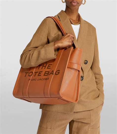 marc jacobs tote.